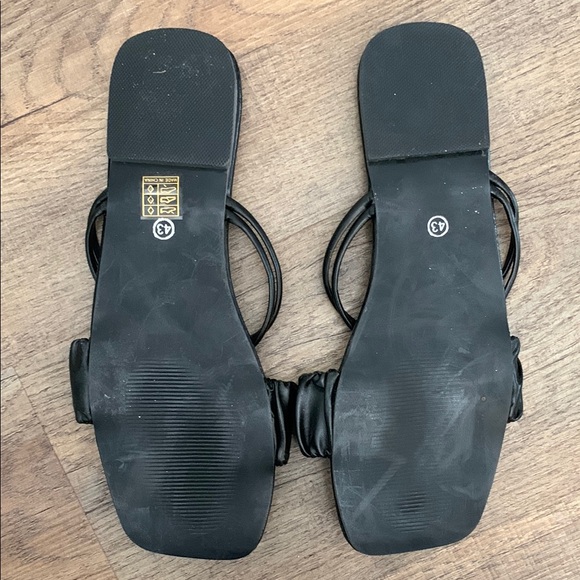 SHEIN Black Minimalist Sandals - Picture 2 of 3